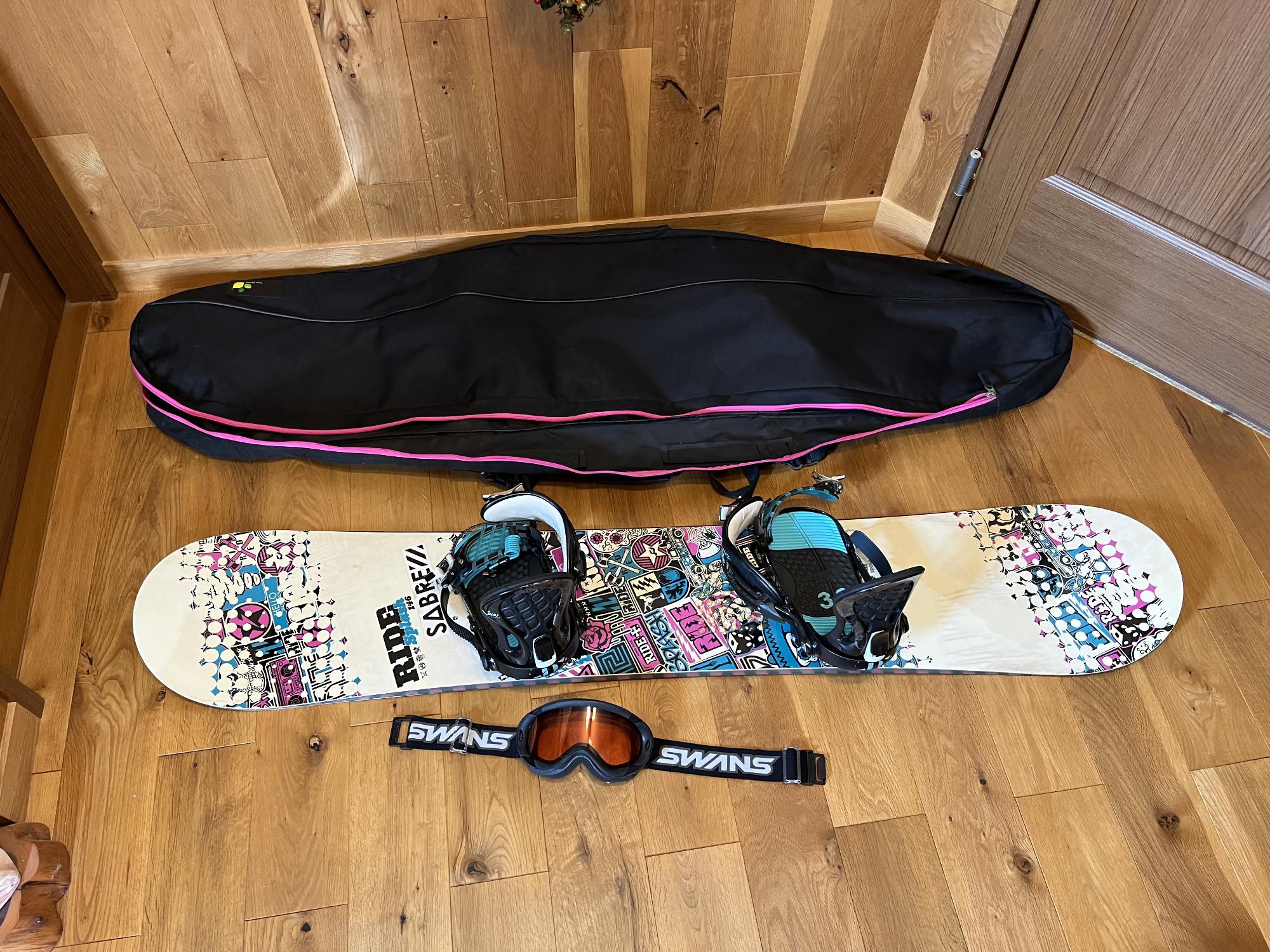 スノーボードの板、板のケース、ゴーグル