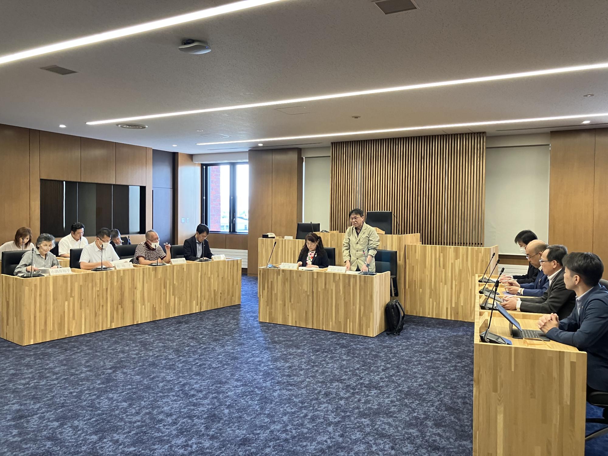 令和7年度第2回士別市振興審議会の様子