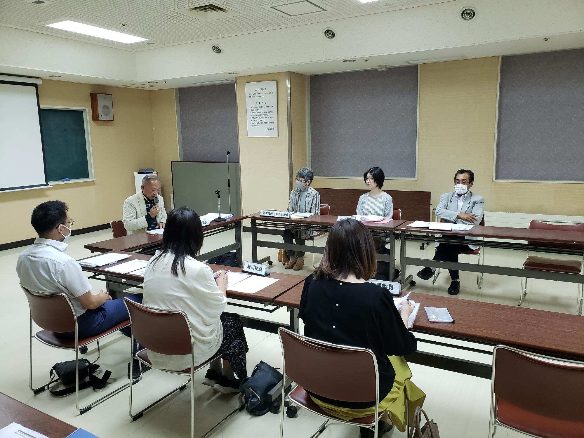 第5回士別市立病院のあり方検討市民委員会の様子
