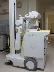 角が丸く小型化されたポータブルX線撮影装置の写真