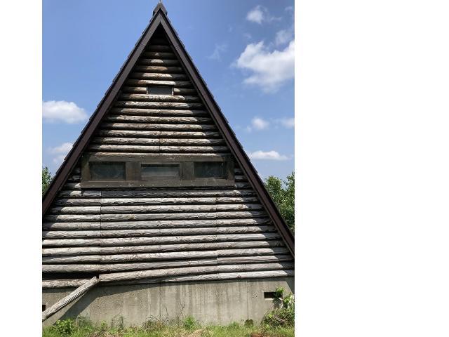 修繕前の避難小屋トイレの外壁