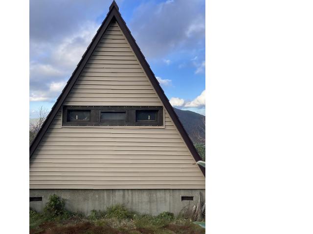 修繕後の避難小屋トイレの外壁
