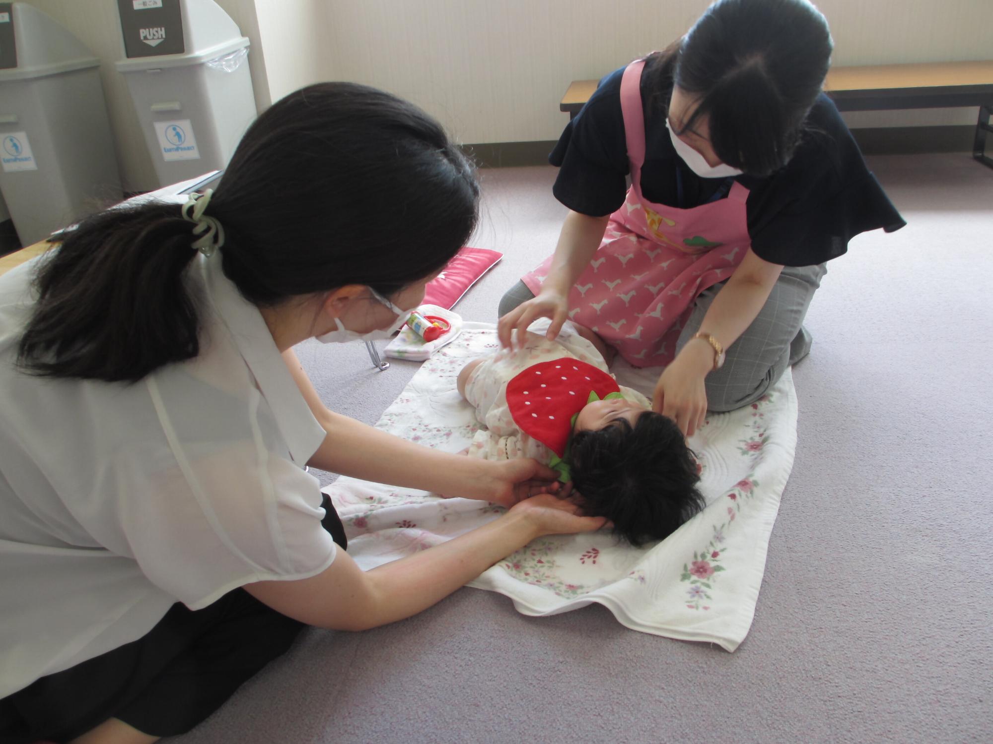 乳児健診の様子