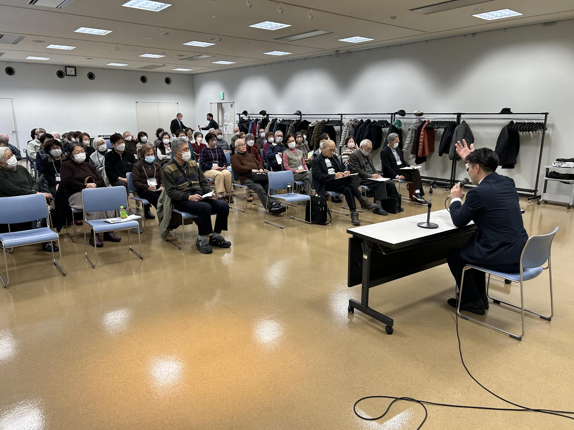 学び舎「つくも」教養コース市長講話で講義の様子