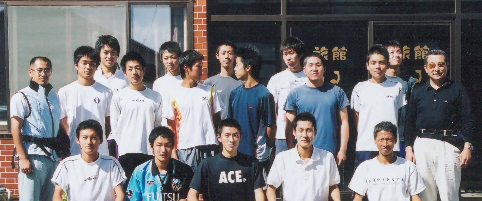 順天堂大学陸上競技部の集合写真（2004年）