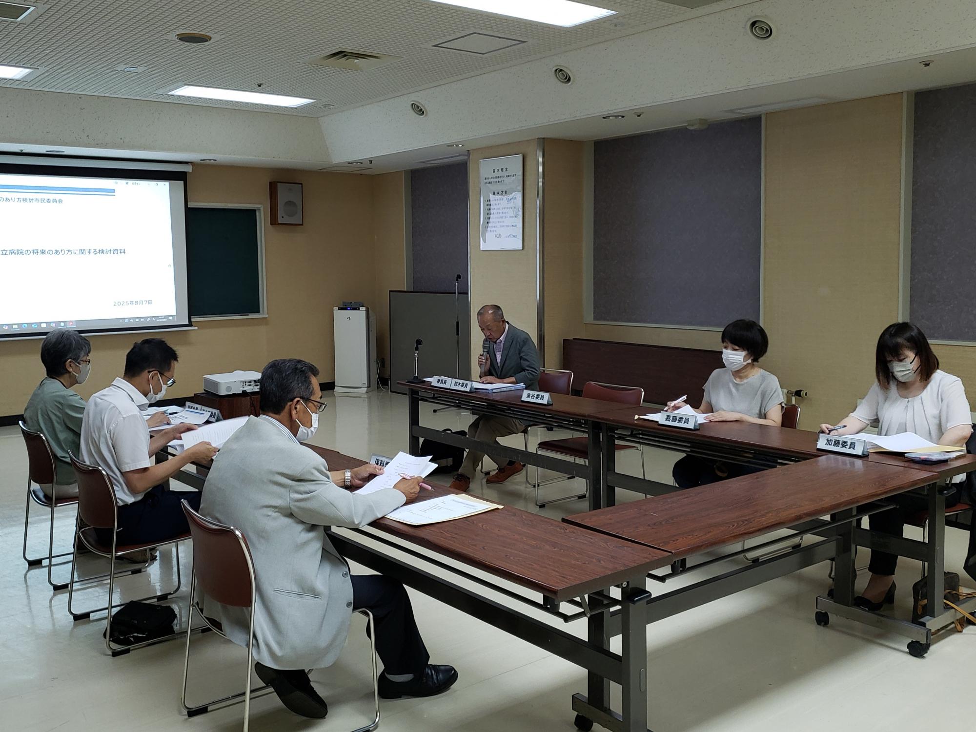 第4回士別市立病院のあり方検討市民委員会の様子
